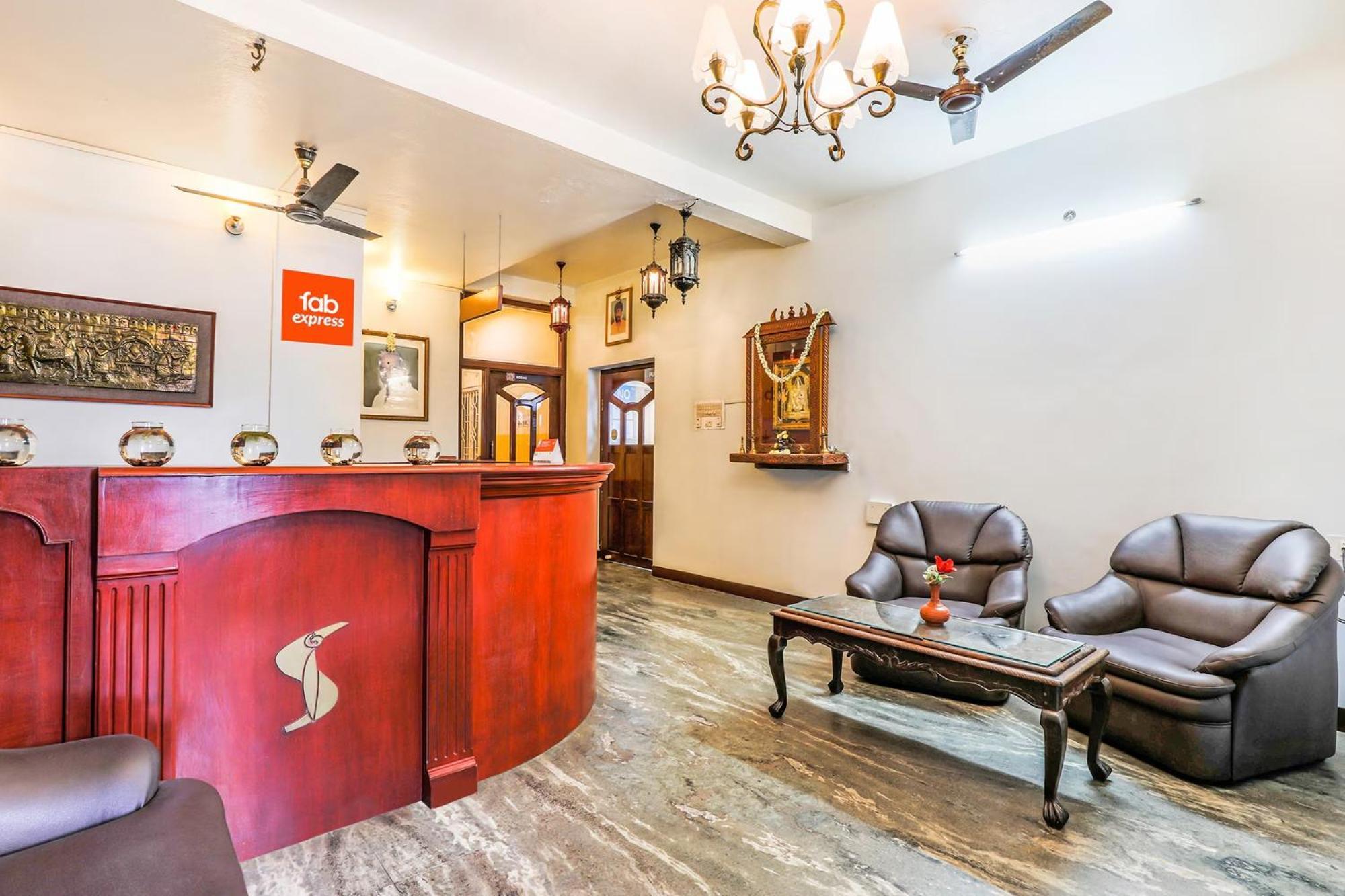 Fabexpress Santhi Inn - 500 Meters From Promenade Beach Ποντισερί Εξωτερικό φωτογραφία