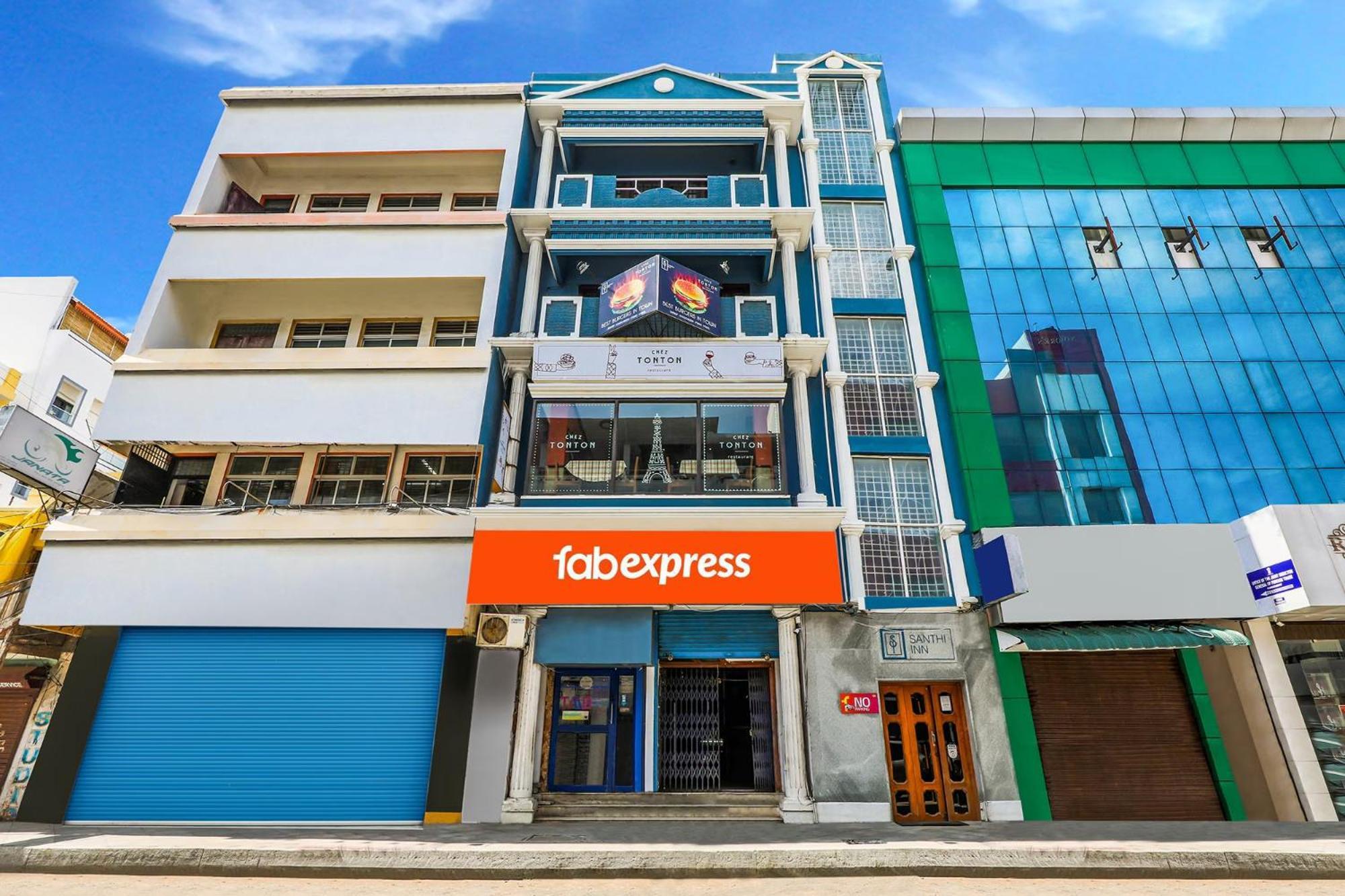 Fabexpress Santhi Inn - 500 Meters From Promenade Beach Ποντισερί Εξωτερικό φωτογραφία