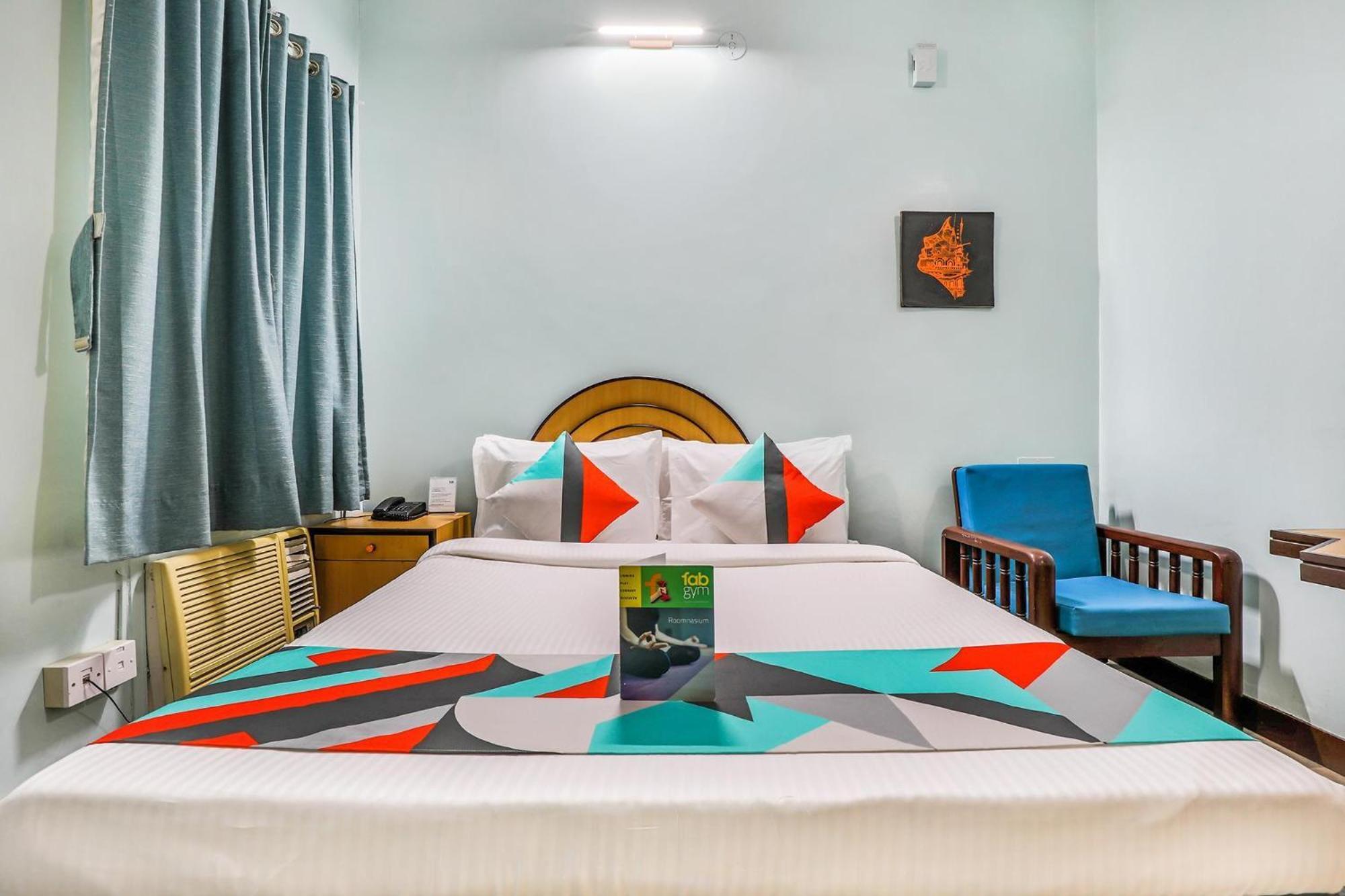 Fabexpress Santhi Inn - 500 Meters From Promenade Beach Ποντισερί Εξωτερικό φωτογραφία