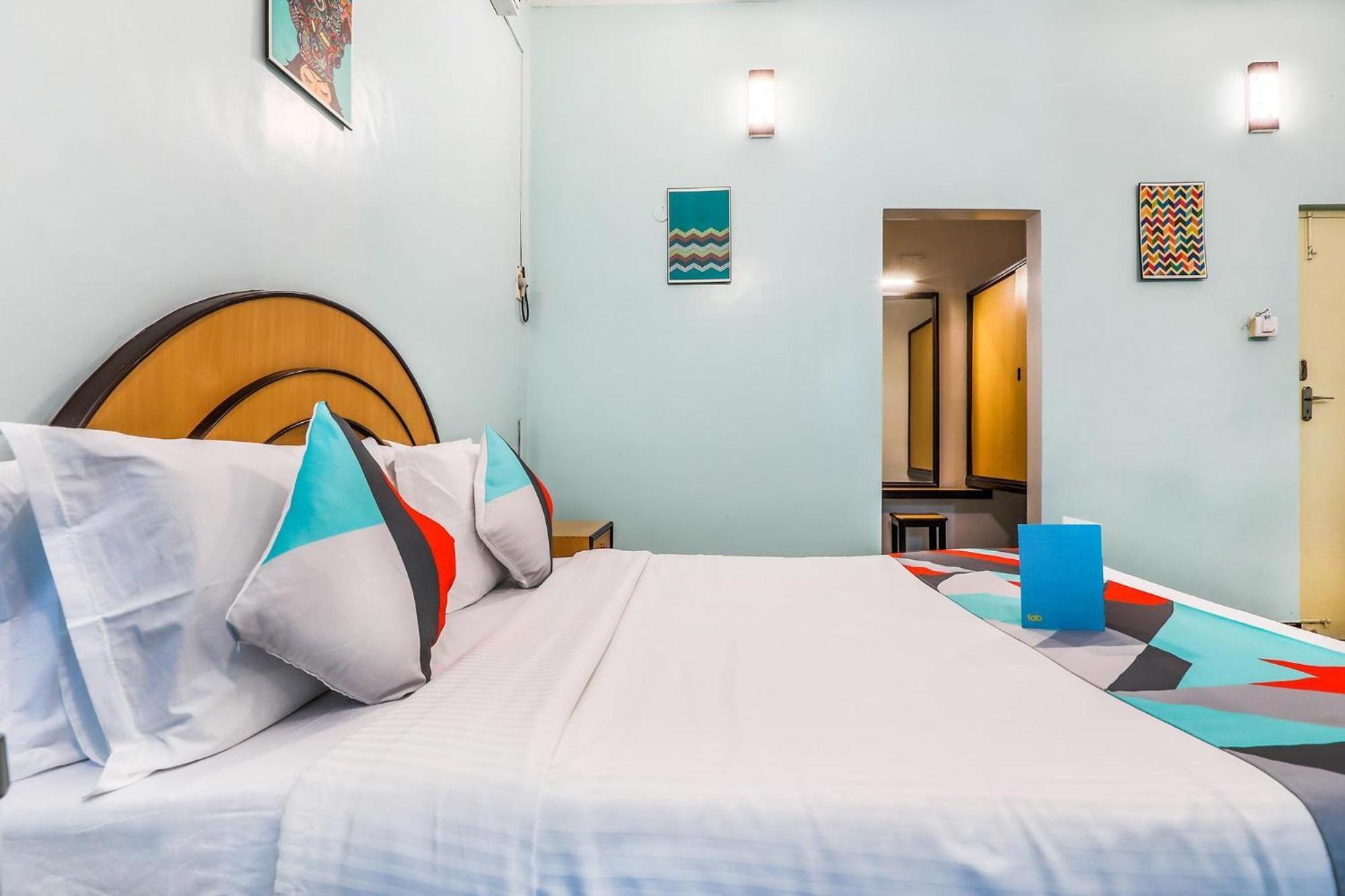 Fabexpress Santhi Inn - 500 Meters From Promenade Beach Ποντισερί Εξωτερικό φωτογραφία