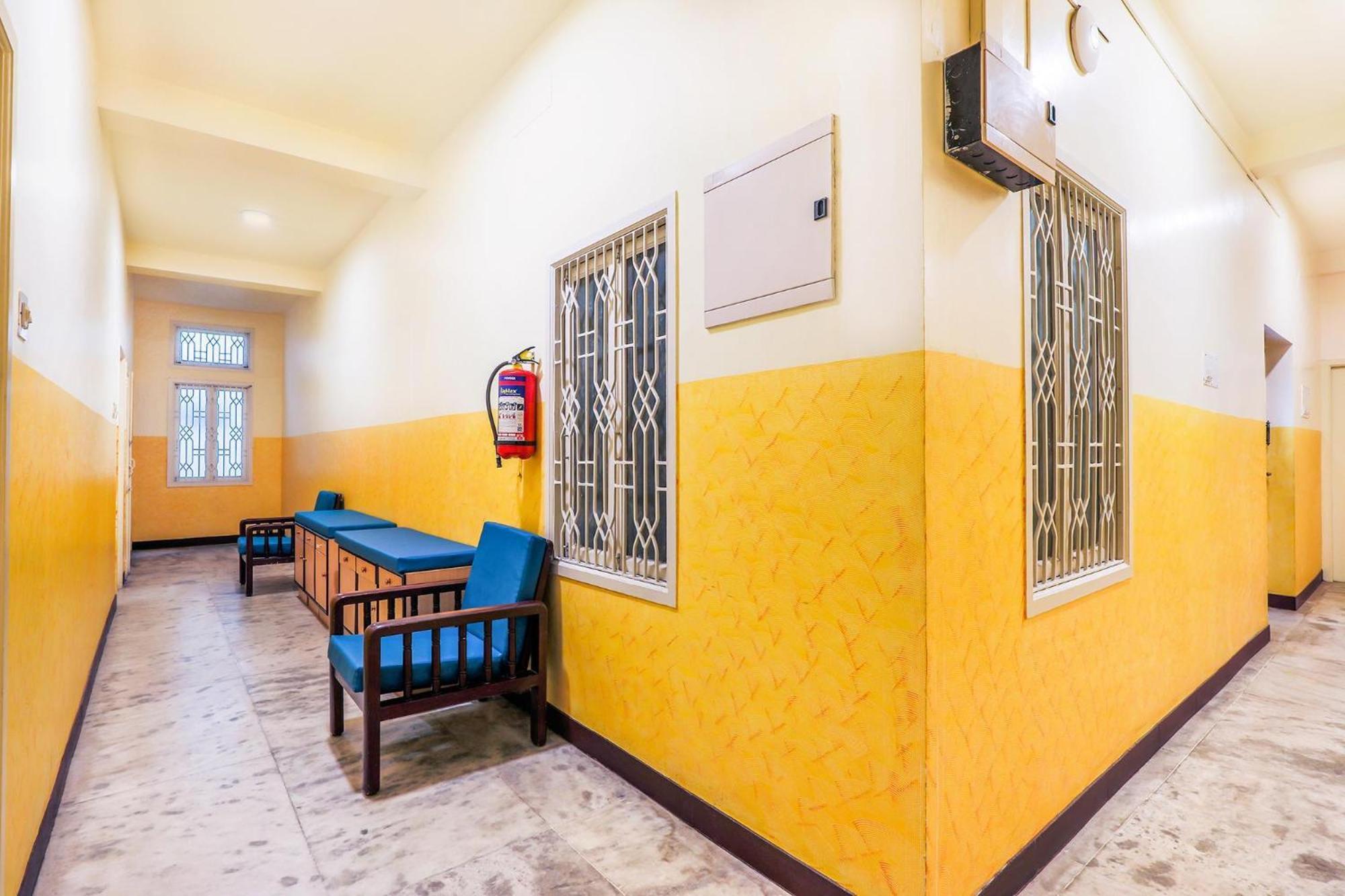 Fabexpress Santhi Inn - 500 Meters From Promenade Beach Ποντισερί Εξωτερικό φωτογραφία